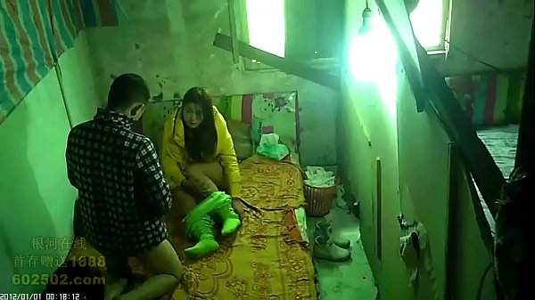 The shantytown street girl secretly shoots the migrant worker